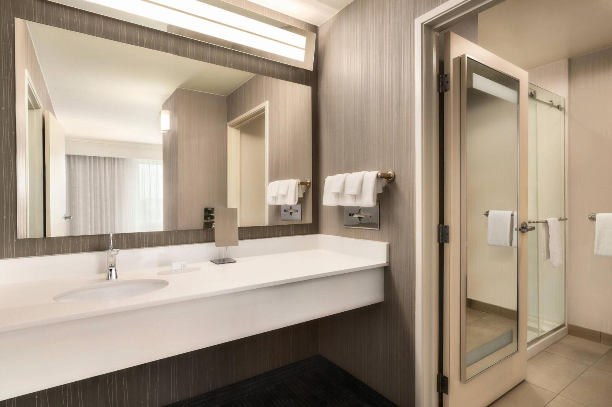 Courtyard By Marriott Philadelphia Montgomeryville 4*