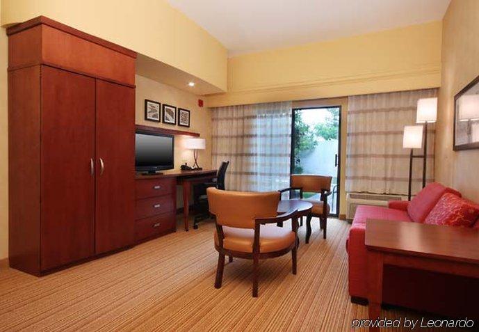 Courtyard By Marriott Philadelphia Montgomeryville Hotel 4*